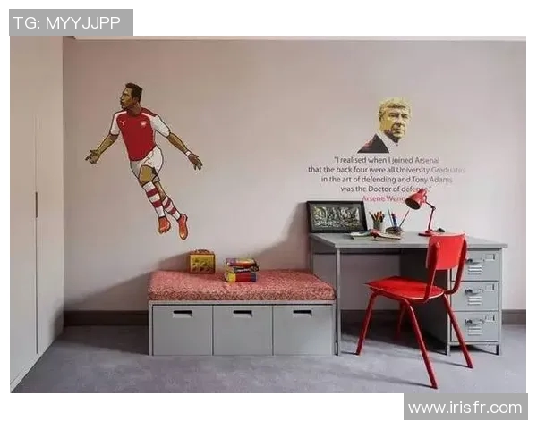 足球明星书桌摆件推荐让你的办公环境充满运动气息与激情