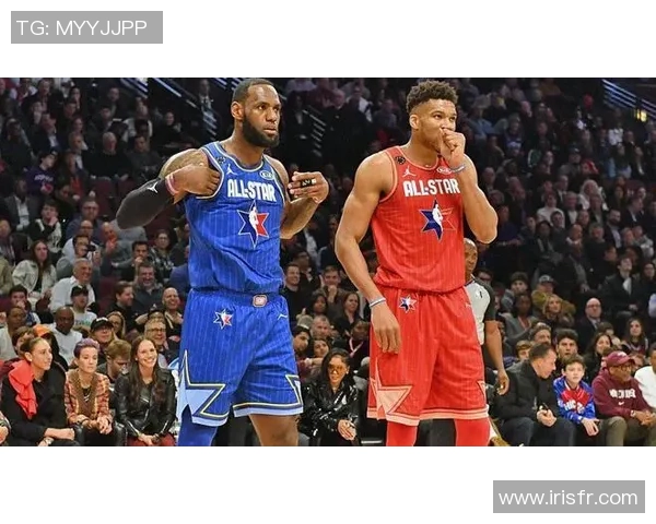 字母哥与足球明星亲密合影展现体育巨星之间的友谊与魅力 字母哥与足球明星亲密合影展现体育巨星之间的友谊与魅力