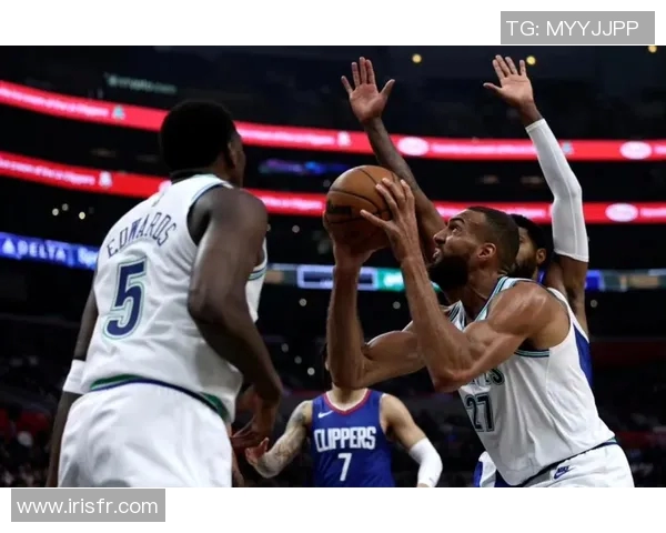 洛杉矶快船与森林狼激战正酣谁能在NBA赛场上笑到最后